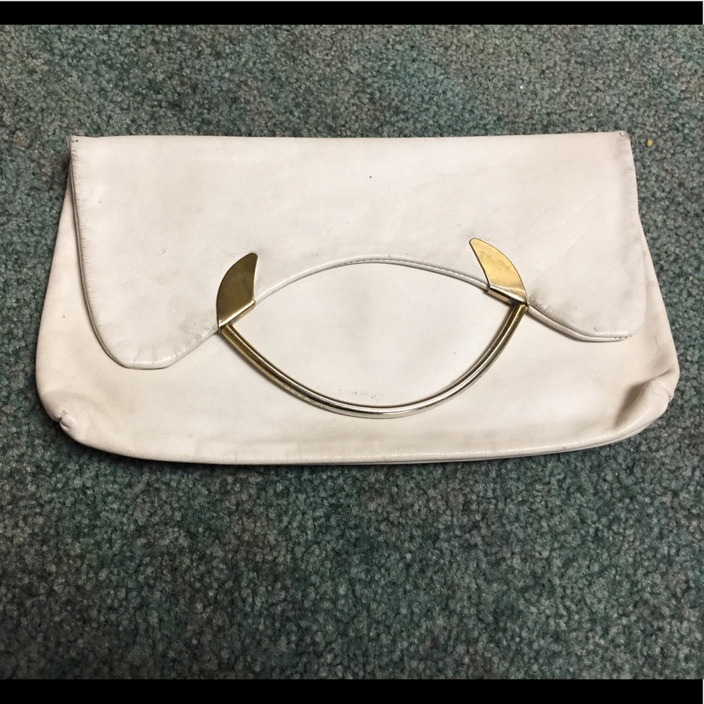 Cute clutch purse, cream, zipper, handle. Proceeds to FAMILY HEART FOUNDATION